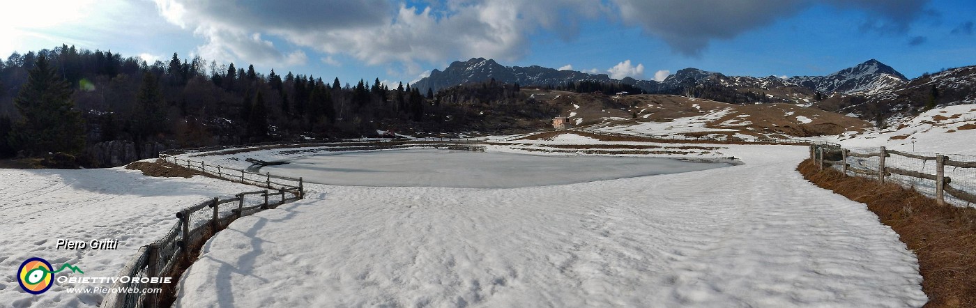 37 Laghetto-invaso ai Piani d'Artavaggio (1650 m di media).jpg